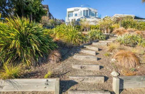 Kelvin Heights House | Lakeside Escape