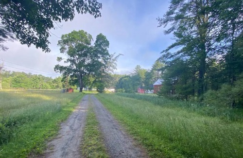 Yulan House | Lakeside Farmhouse on 41 Acres