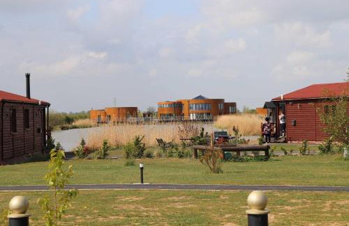 Boston House | Lakeside Fishing Lodges