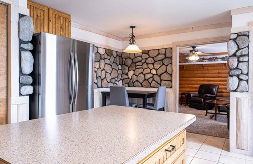 Mayfield Apartment | Lakeside Getaway - 4 Private Lodges Combined