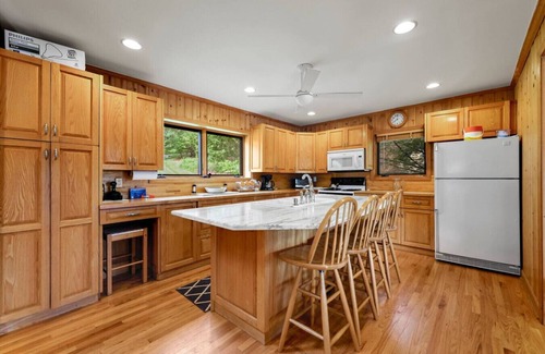 Tyringham House | Lakeside Getaway at Goose Pond!