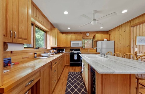 Tyringham House | Lakeside Getaway at Goose Pond!