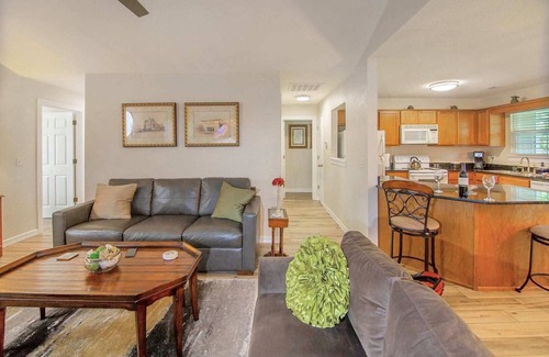 Springdale House | Lakeside Getaway - Next to Beaver Lake