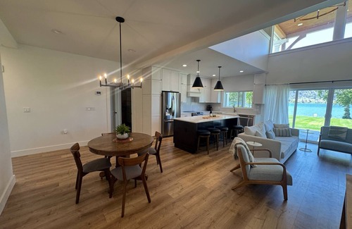 Oroville House | Lakeside Haven, Oroville