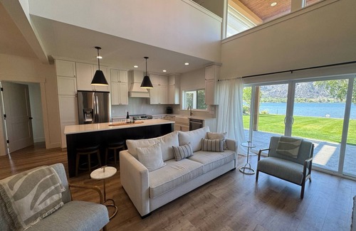 Oroville House | Lakeside Haven, Oroville
