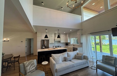 Oroville House | Lakeside Haven, Oroville