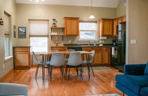 Sylvan Shores House | Lakeside Hideaway near Beaver Lake+Wifi+Deck