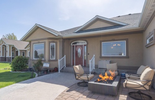 Cascade Valley House | Lakeside home w/dock, gamerooms, fenced yard