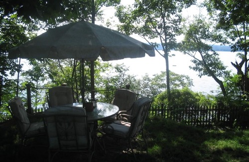 Valois House | Lakeside Home with 70' Lake Frontage and Kayaks