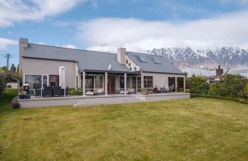 Frankton House | Lakeside Indulgence on Wilmot