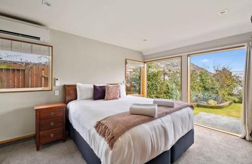 Frankton House | Lakeside Indulgence on Wilmot