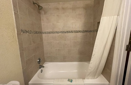 Wakefield Hotel | Lakeside Inn