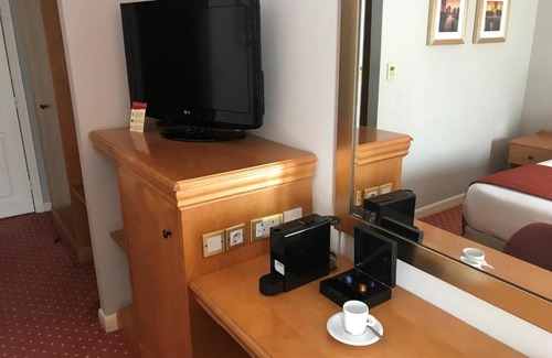 Frimley Green Hotel | Lakeside International Hotel