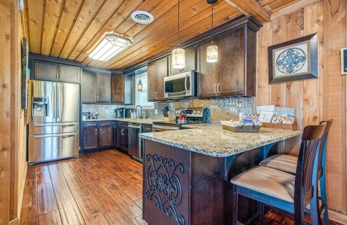 Gallatin Cottage | Lakeside:King Beds, Firepit, Kayaks & Fishing Gear