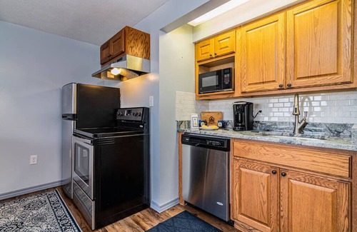 Big Cedars Apartment | Lakeside Landing on Table Rock with Access & Free Daily Tickets!