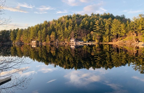 Val-des-Monts Ski Chalet | Lakeside living at it’s best on Lac Mcgregor