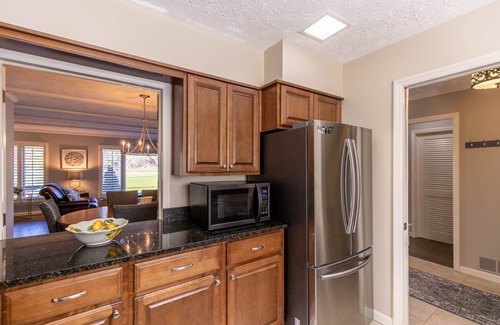 Boone Condo | Lakeside Living at Hound Ears: Lake view condo near Boone!