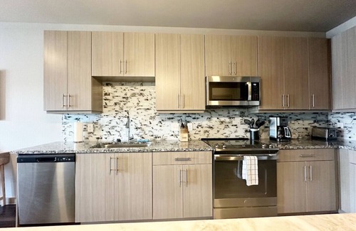 Las Colinas Apartment | Lakeside Living w/Trails, Music + Local Boutiques