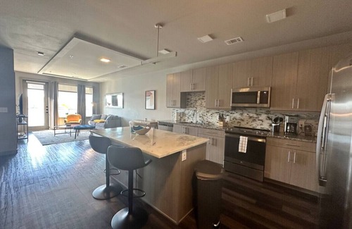 Las Colinas Apartment | Lakeside Living w/Trails, Music + Local Boutiques