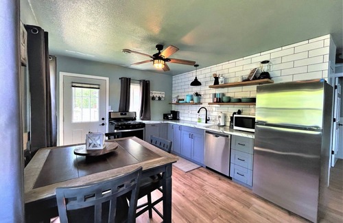 Phillips Cabin | Lakeside Lodging #3 | 2 Bed, 1 Bath