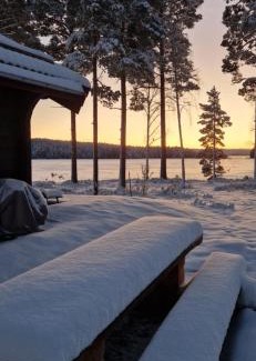 Falun House | Lakeside log cabin Främby Udde Falun