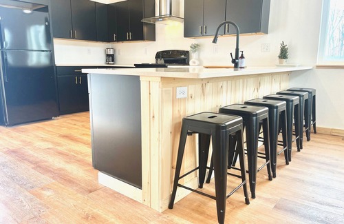 Phelps House | Lakeside Lookout, Brand New Build on Private Lake!