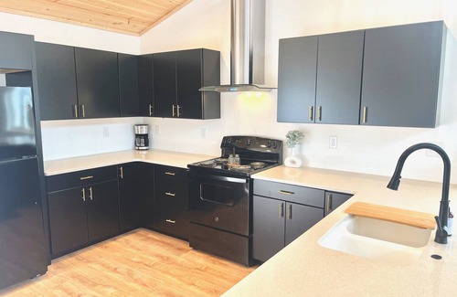 Phelps House | Lakeside Lookout, Brand New Build on Private Lake!