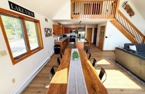 Albrightsville Ski Chalet | Lakeside Lookout Lodge - MASSIVE 6 BR Chalet w/Hot Tub Lake Beach Pool