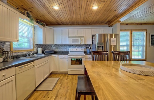 Hiawassee House | Lakeside Lounge - By Chatuge Home Concierge Lake front, hot tub, firepit, private dock with boat slip