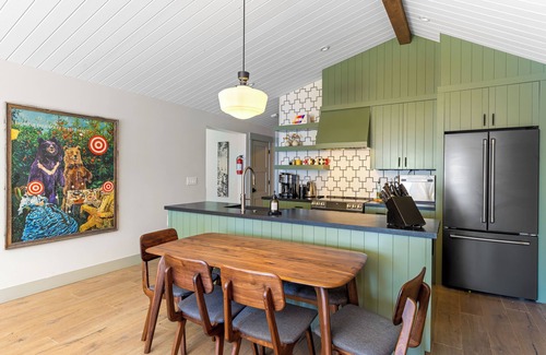 Brockway House | Lakeside Luxe Retreat