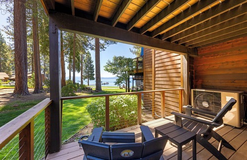 Brockway House | Lakeside Luxe Retreat
