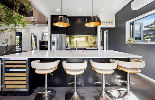 Mangakino House | Lakeside Luxury Retreat with Boat Charter Option