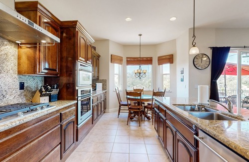 Copperopolis House | Lakeside luxury, shared pool, gym, & hot tub in private community