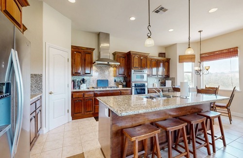 Copperopolis House | Lakeside luxury, shared pool, gym, & hot tub in private community