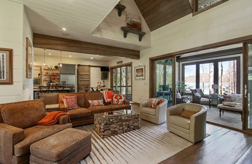 Dawsonville House | Lakeside manor