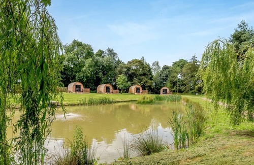 Cayton Ski Chalet | Lakeside Micro Lodge