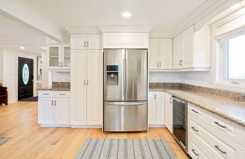 Waverly Beach House | Lakeside Paradise
