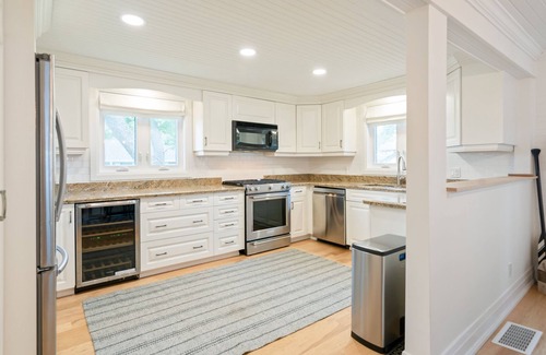 Waverly Beach House | Lakeside Paradise - Private beach - Sleeps 8 - 2.5 baths