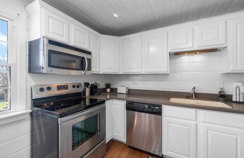 Kimberling City Apartment | Lakeside Relaxing Lakeside Condo Hot Tub and Views