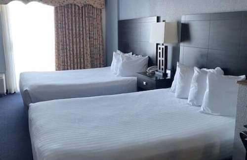 Houghton Lake Hotel | Lakeside Resort and Conference Center