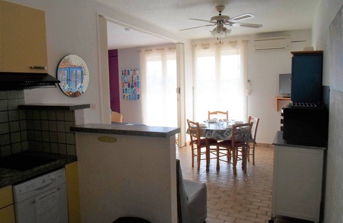 Balaruc-les-Bains Apartment | Lakeside Retreat with Private Garden and Modern Amenities in Balaruc-les-Bains