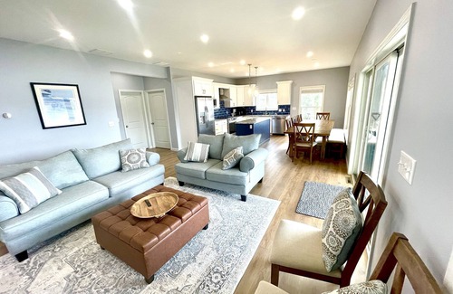 Saratoga Springs House | Lakeside Retreat: the comfort of lake life and a short ride to the Track!
