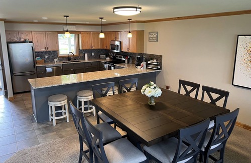 Onamia House | Lakeside Retreat at Izatys Resort – The Perfect Getaway for All Seasons!
