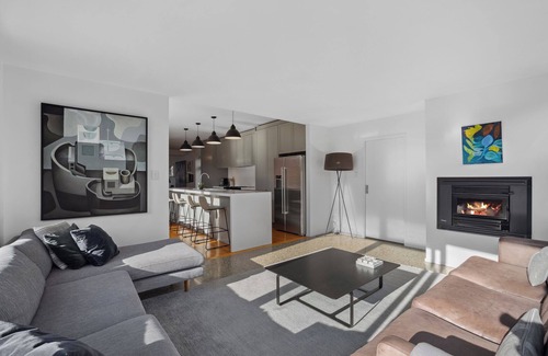 Lowburn House | Lakeside Retreat - Cromwell Holiday Home