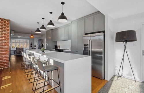 Lowburn House | Lakeside Retreat - Cromwell Holiday Home