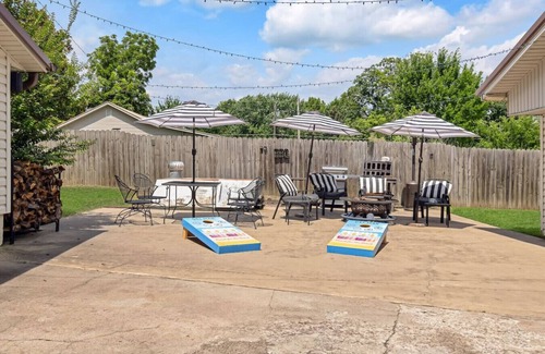 Eufaula House | Lakeside Retreat & Game Haven!