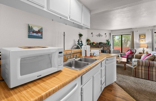 Boulder Bay Condo | Lakeside Retreat Condo - Walk to Lake, Fireplace, Deck, Swimming Pool