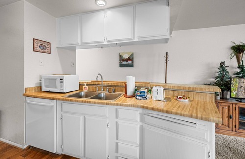 Boulder Bay Condo | Lakeside Retreat Condo - Walk to Lake, Fireplace, Deck, Swimming Pool