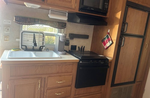 Delta RV Rental | Lakeside RV or RV hookups – Private Beach Access – Long-Term Welcome