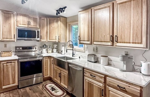 Presque Isle Cabin | Lakeside Serenity